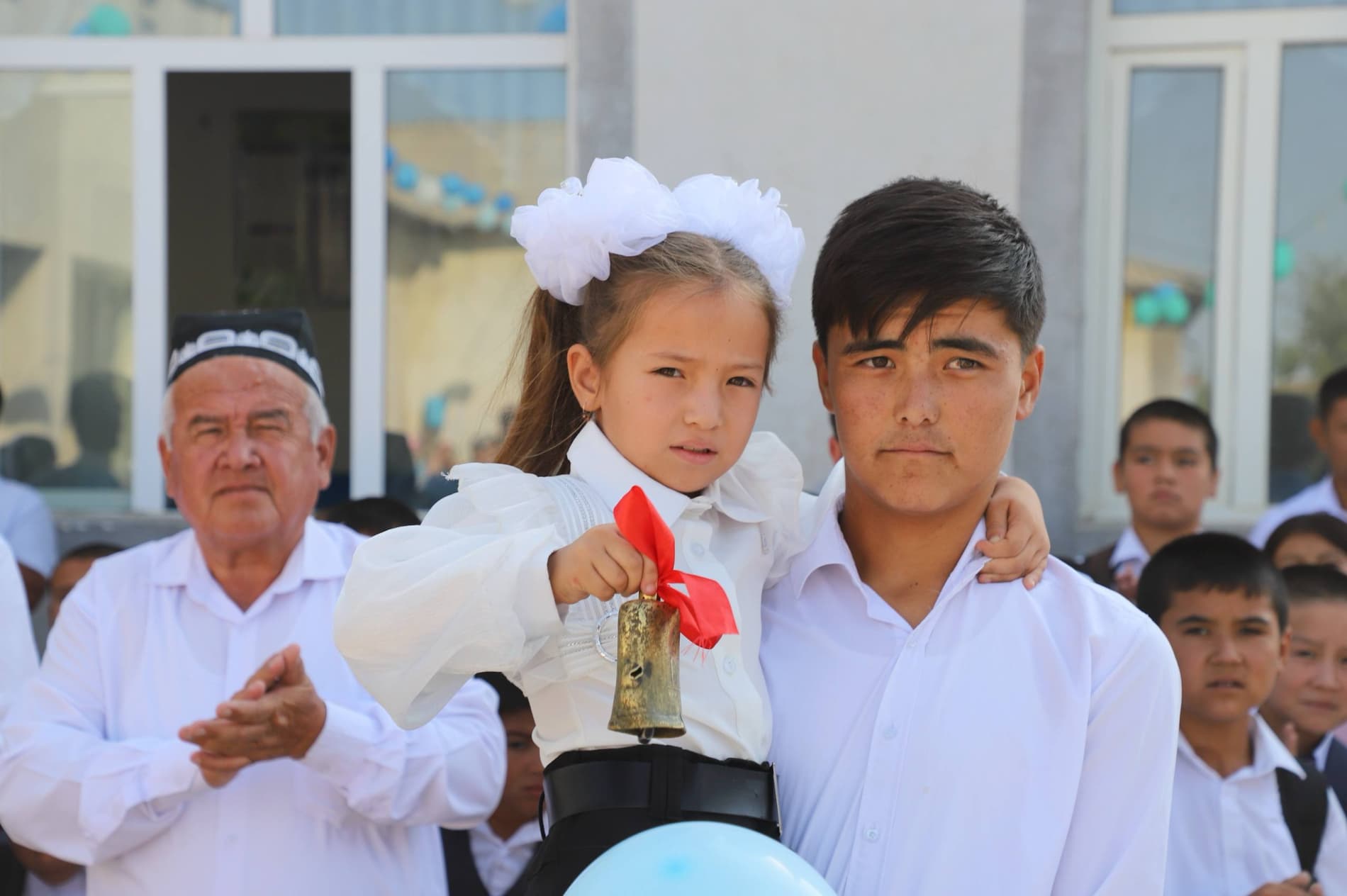 Foto: Dehqonobod tumanidagi maktablarda yangi o‘quv yili “Birinchi qo‘ng‘iroq” tadbirlari bilan boshlandi