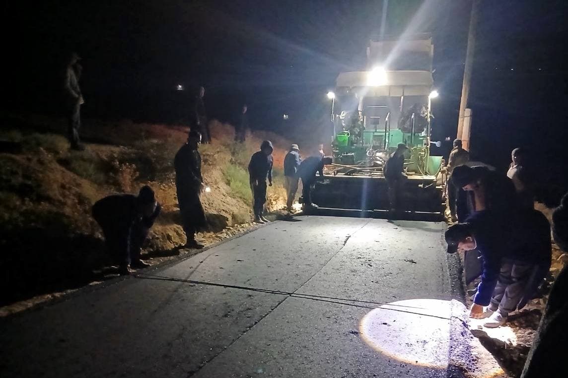🛣️ Foto: Duob mahallasida aholi tashabbusi bilan yo‘llar asfaltlashtirilmoqda
