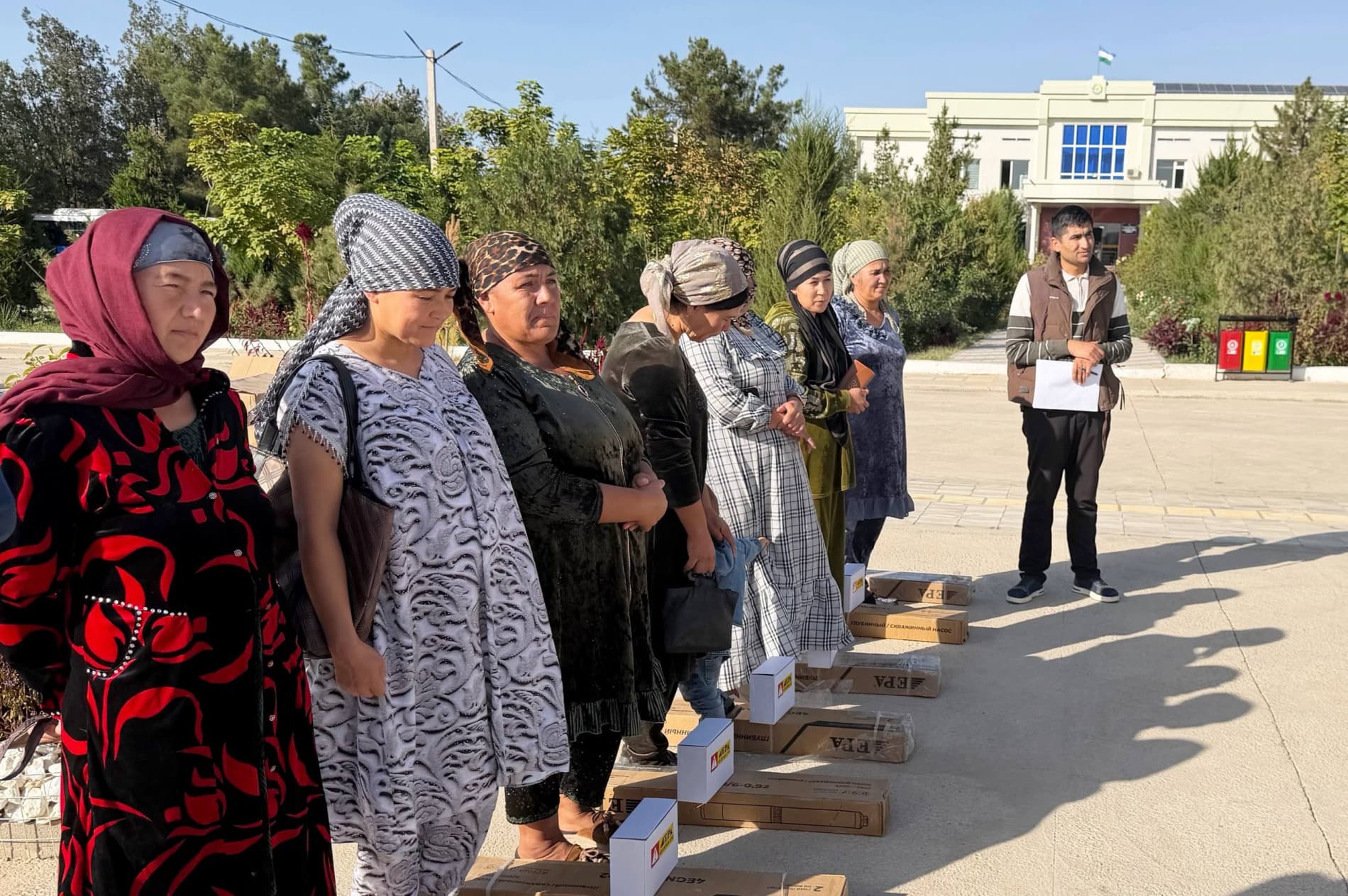 Bir guruh fuqarolarga sug‘orish suv nasoslari subsidiya asosida topshirildi