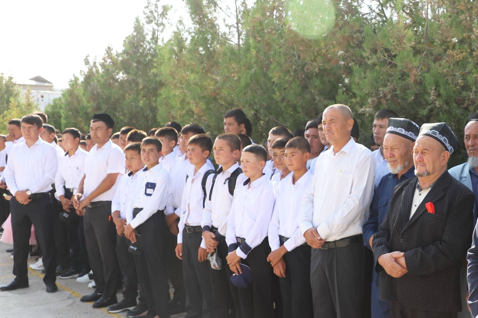 Foto: Dehqonobod tumanidagi maktablarda yangi o‘quv yili “Birinchi qo‘ng‘iroq” tadbirlari bilan boshlandi