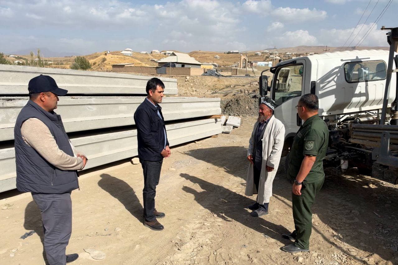 🏗️ Dehqonobod tumani hokimi va prokurori olis mahallalarda olib borilayotgan bunyodkorlik ishlarini ko‘zdan kechirdi