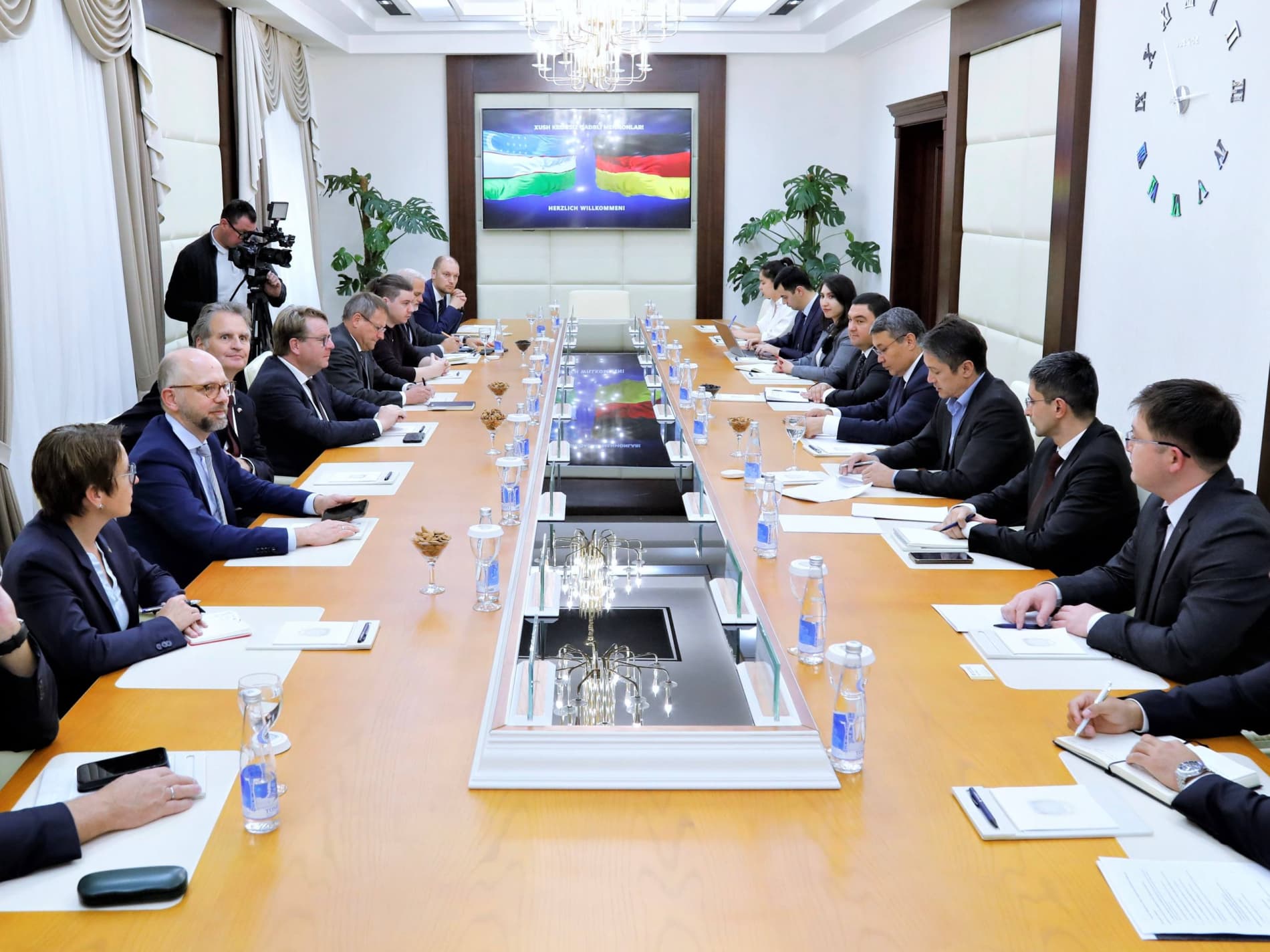 A bilateral meeting was held between the Minister of Justice Akbar Tashkulov and the delegation led by Carsten Müller, Chairman of the Committee on Legal Protection of Justice and Consumer Rights of the Bundestag of the Federal Republic of Germany.
