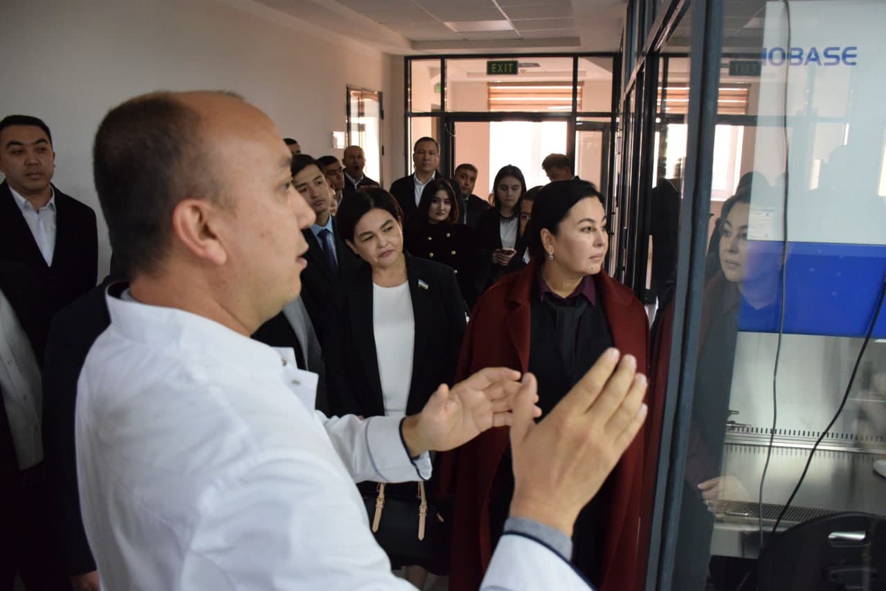 Депутаты Законодательной палаты Олий Мажлиса посетили государственные и негосударственные судебно-экспертные организации и научные учреждения, осуществляющие судебно-экспертную деятельность, ознакомились с их деятельностью.