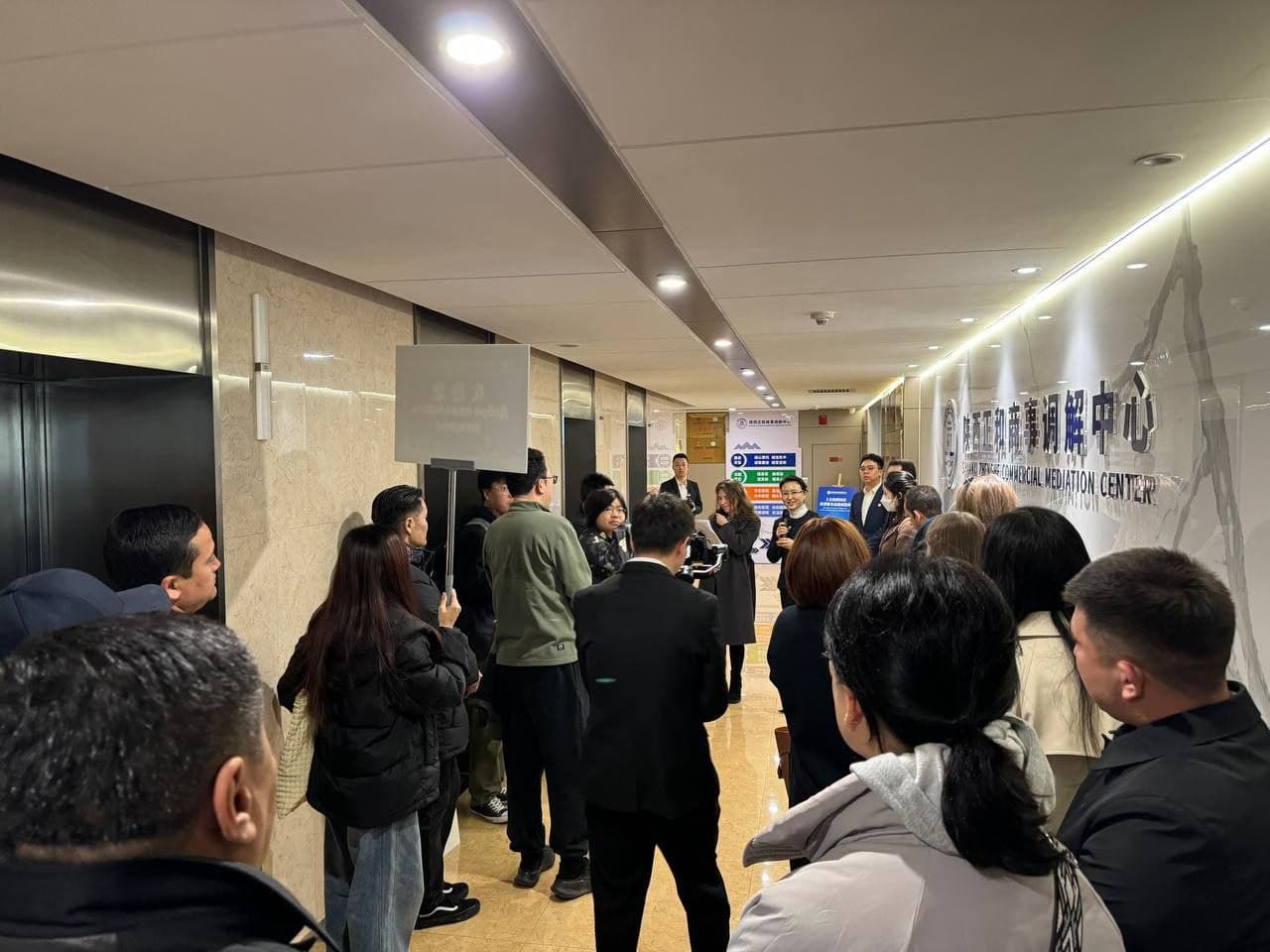 Делегация Министерства юстиции ознакомилась с деятельностью Центра коммерческой медиации провинции Шэньси в рамках программы оказания юридических услуг для государств-членов Шанхайской организации сотрудничества, проходящей в китайском городе Сиань.