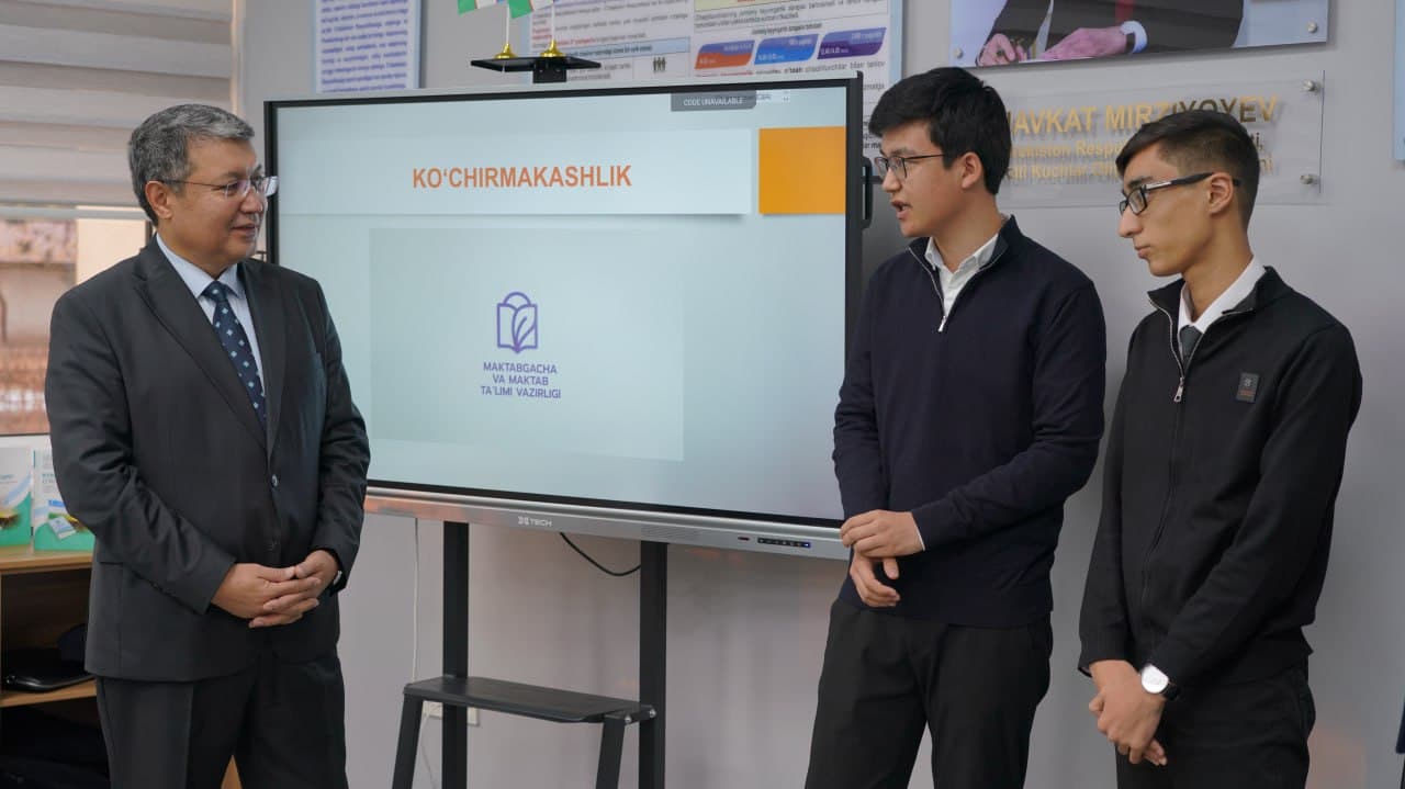 On the eve of Constitution Day, Minister of Justice Akbar Tashkulov held a lesson on "My Rights" for high school students of Specialized State General Education School № 9 of the Yunusabad district of Tashkent within the framework of "Future Hour."