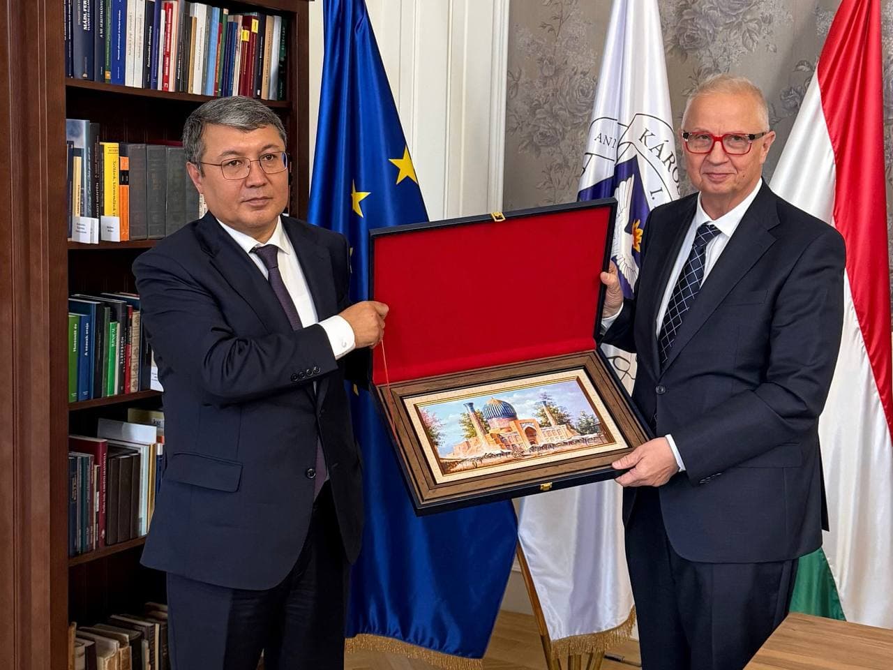 Adliya vaziri Vengriyaning nufuzli Karoli Gaspar nomidagi universitet rektori, professor Laslo Trochani bilan uchrashdi.