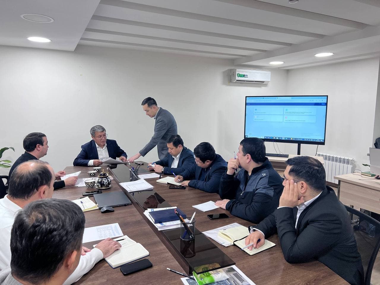 Адлия вазири Яшнобод туманида жиноятчилик ва ҳуқуқбузарликларнинг олдини олиш бўйича ишчи гуруҳ билан навбатдаги учрашувини ўтказди