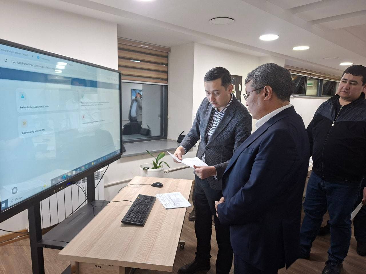 Адлия вазири Яшнобод туманида жиноятчилик ва ҳуқуқбузарликларнинг олдини олиш бўйича ишчи гуруҳ билан навбатдаги учрашувини ўтказди