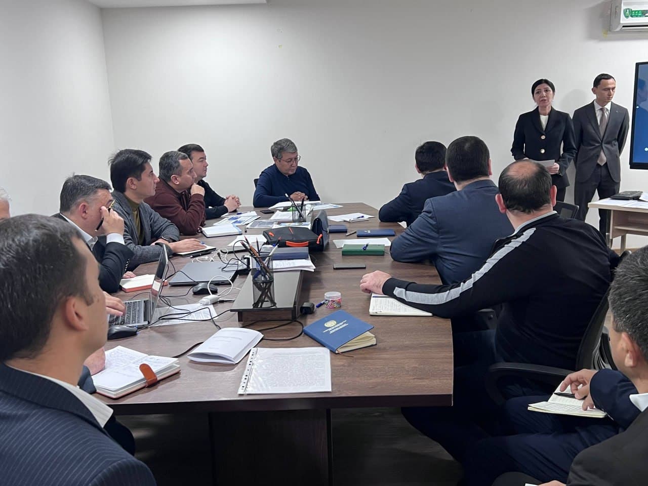 Адлия вазири Акбар Ташкулов Яшнобод туманида жиноятчилик ва ҳуқуқбузарликларнинг олдини олишга қаратилган ишчи гуруҳ фаолияти юзасидан навбатдаги йиғилишни ўтказди.