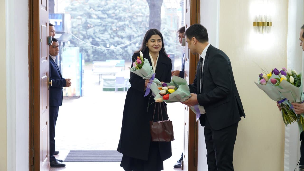 Adliya vazirligida ayollarga hurmat va ehtirom ko'rsatildi