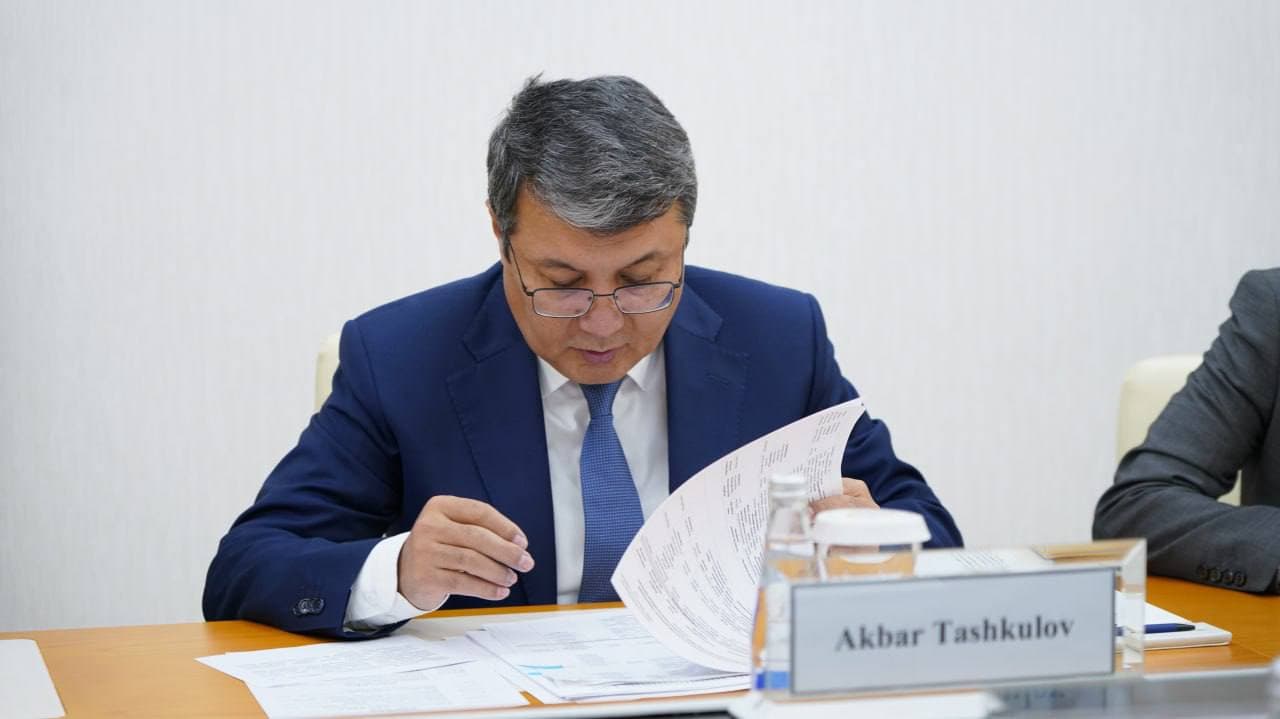 Xalqaro moliya markazi va tijorat sudini tashkil etish masalalari muhokama qilindi.