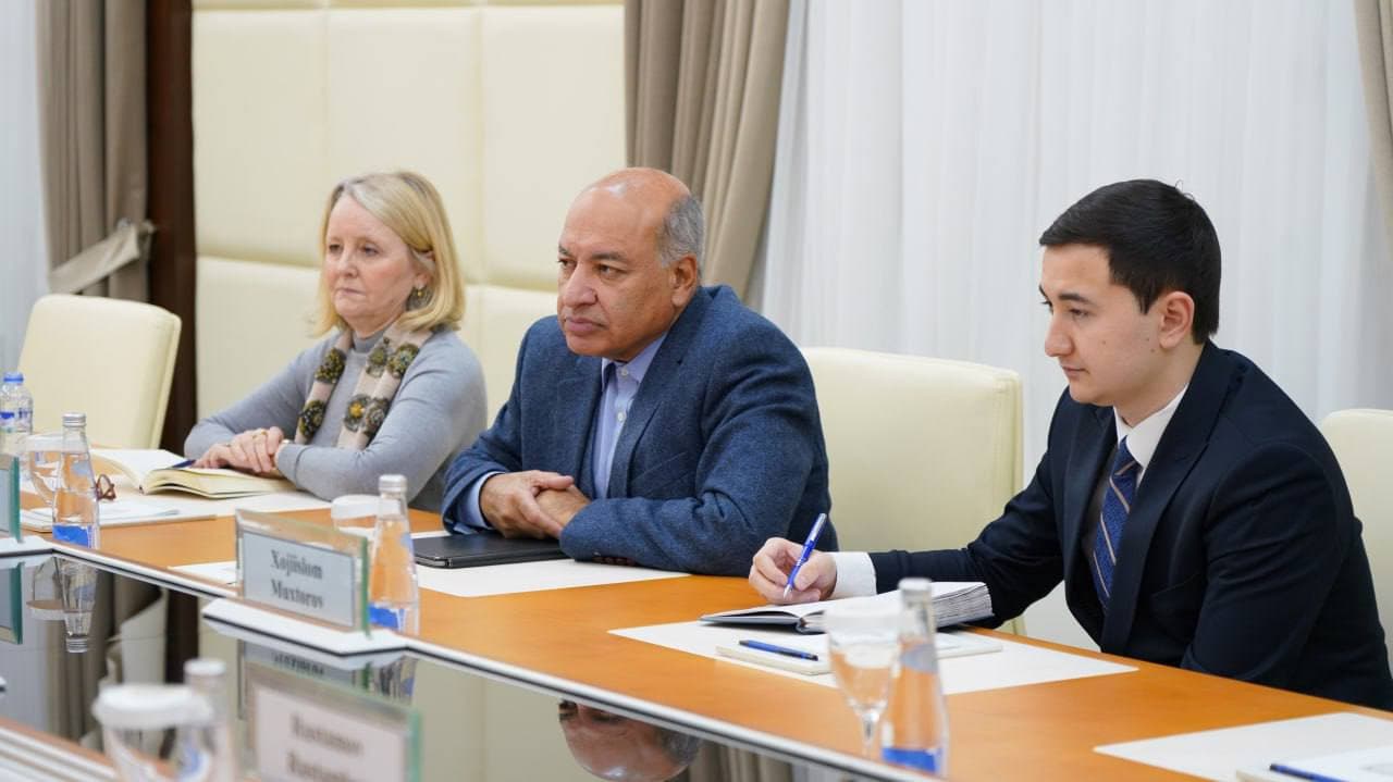 Xalqaro moliya markazi va tijorat sudini tashkil etish masalalari muhokama qilindi.