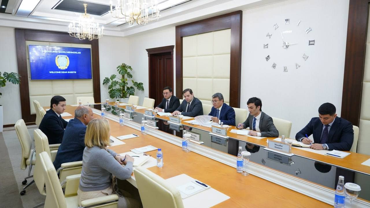 Xalqaro moliya markazi va tijorat sudini tashkil etish masalalari muhokama qilindi.