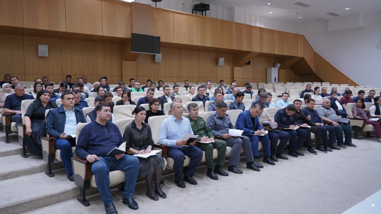 Министром юстиции А. Ташкуловым проведено критическое совещание по вопросам стабилизации криминогенной обстановки в Яшнободском районе.