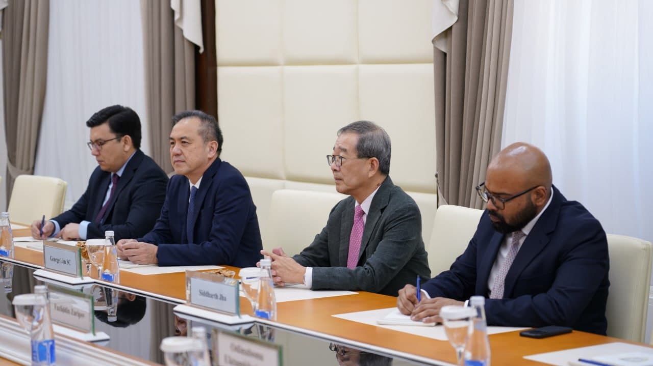 Адлия вазири А.Тошқулов Сингапур Халқаро Медиация маркази раҳбари Жорж Лим билан учрашув ўтказди.