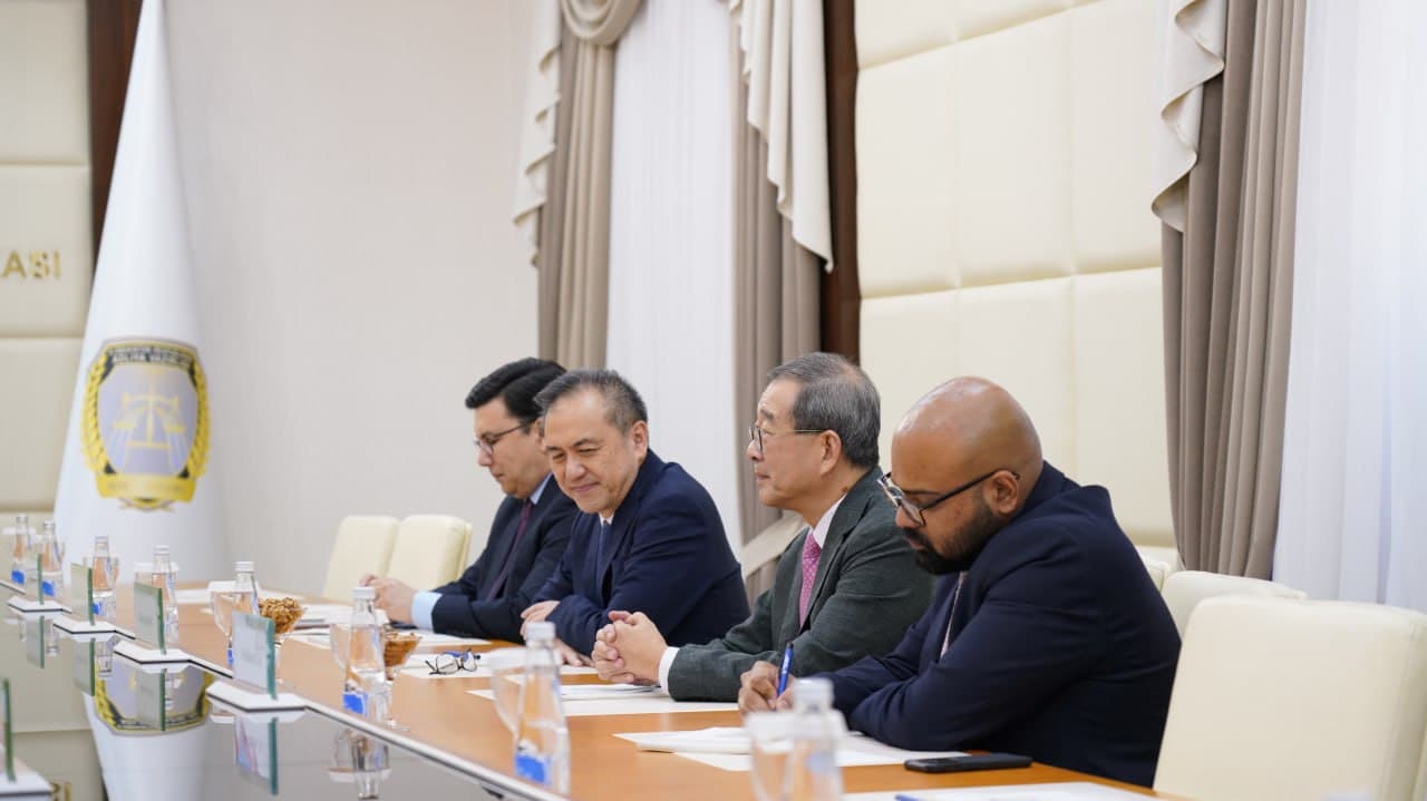 Адлия вазири А.Тошқулов Сингапур Халқаро Медиация маркази раҳбари Жорж Лим билан учрашув ўтказди.