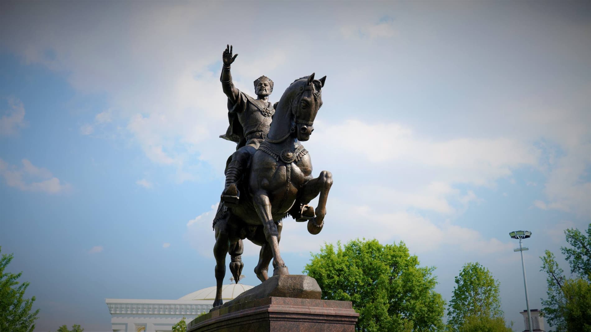 В честь 690-летия со дня рождения Амира Темура состоялись памятные мероприятия
