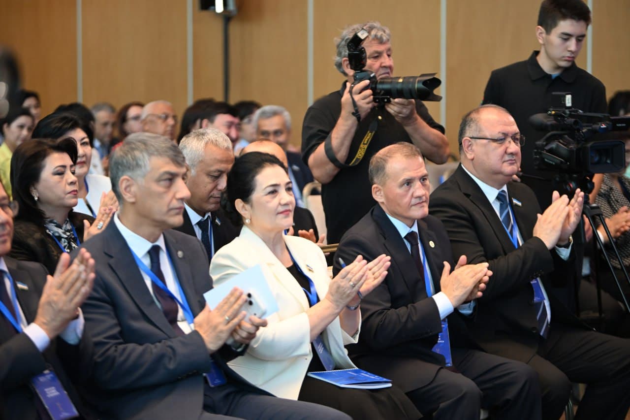 Ayni vaqtda “Mustaqil O‘zbekiston — 35 yillik taraqqiyot yo‘li: islohotlar, natijalar va istiqbollar” mavzusidagi xalqaro ilmiy-amaliy konferensiya davom etmoqda.