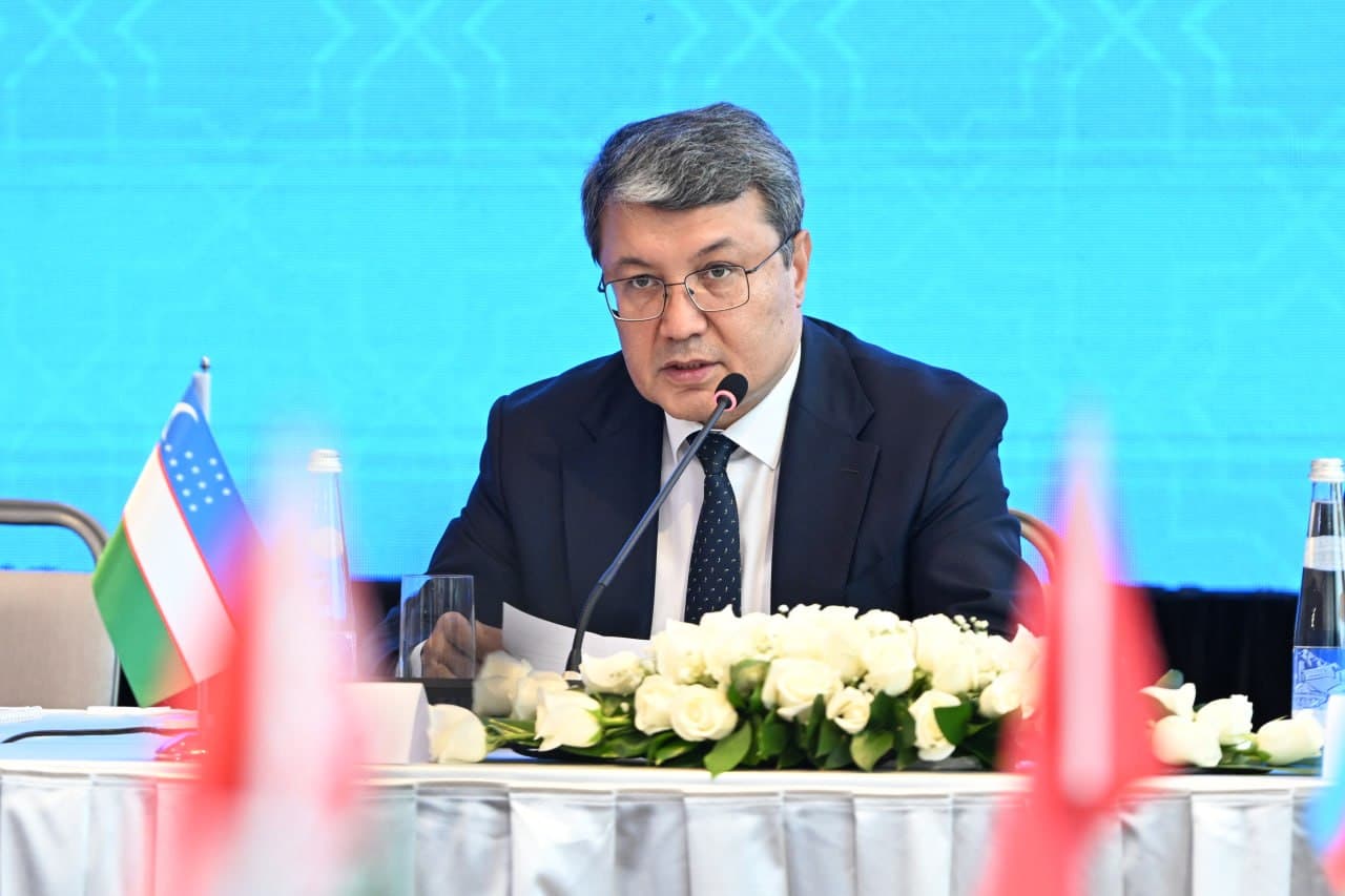 Ayni vaqtda “Mustaqil O‘zbekiston — 35 yillik taraqqiyot yo‘li: islohotlar, natijalar va istiqbollar” mavzusidagi xalqaro ilmiy-amaliy konferensiya davom etmoqda.