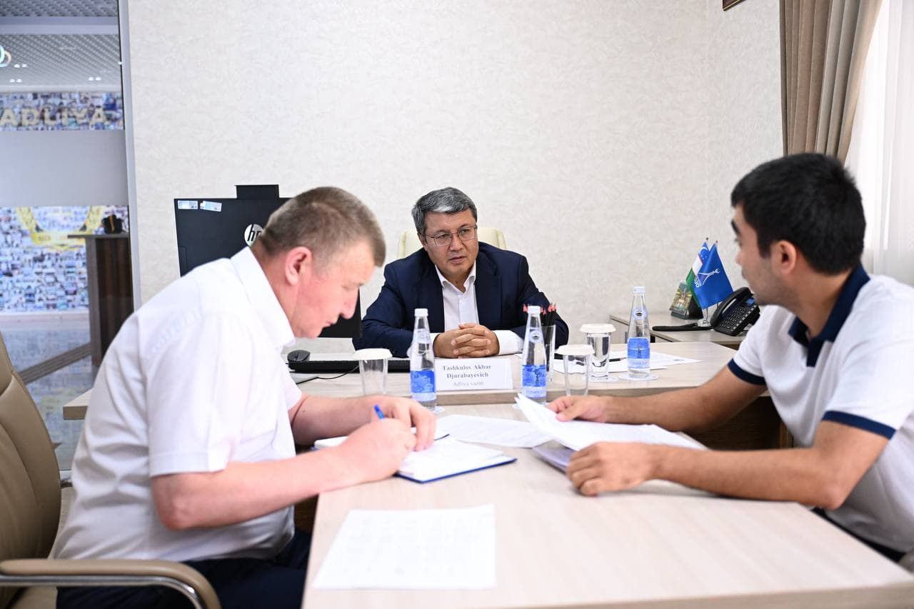 Адлия вазири вазирлик биносида навбатдаги қабулини ўтказди