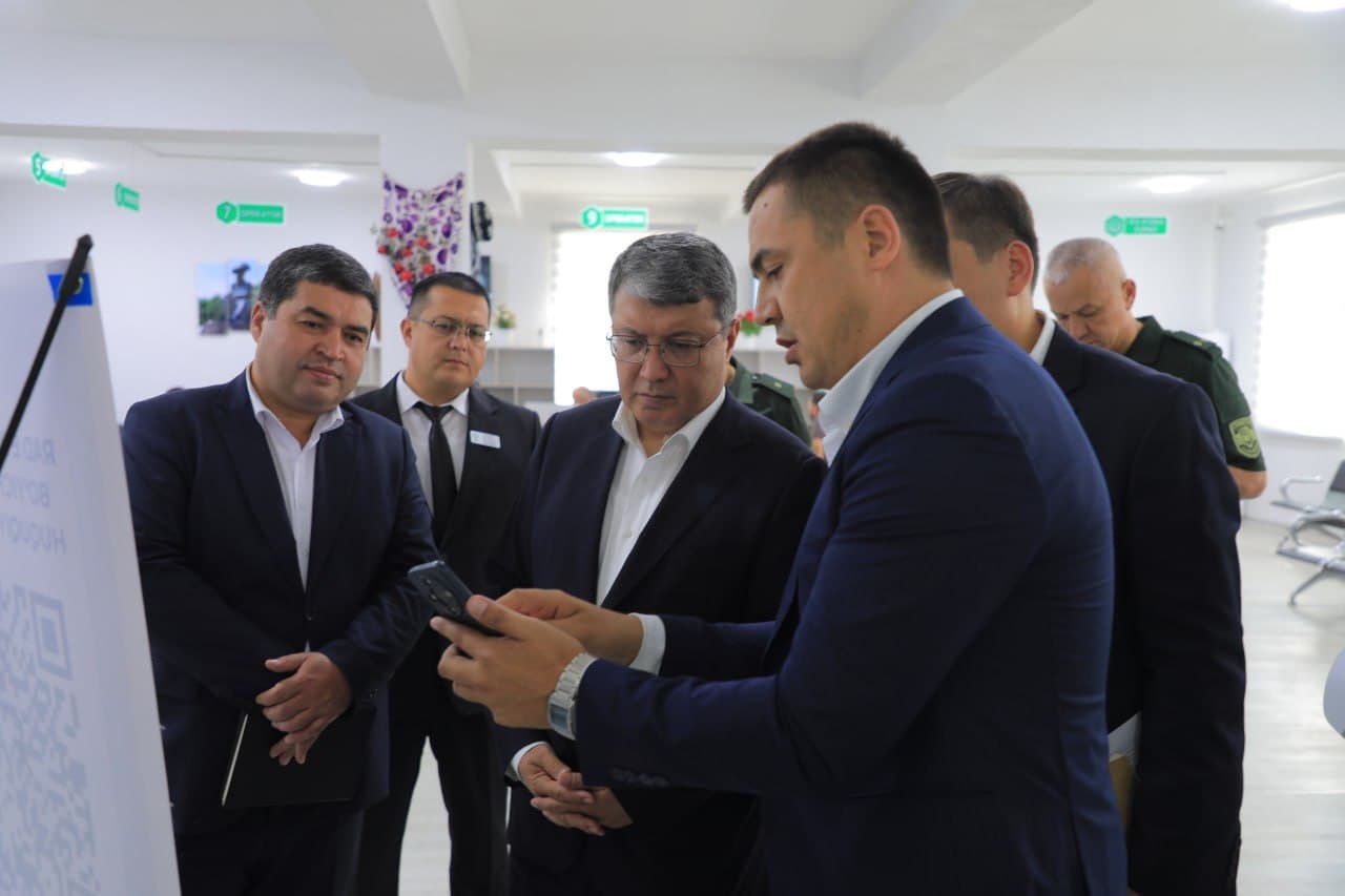 Шаҳрихонда янги бинода иш бошлаган адлия бўлими фаолияти ўрганилди