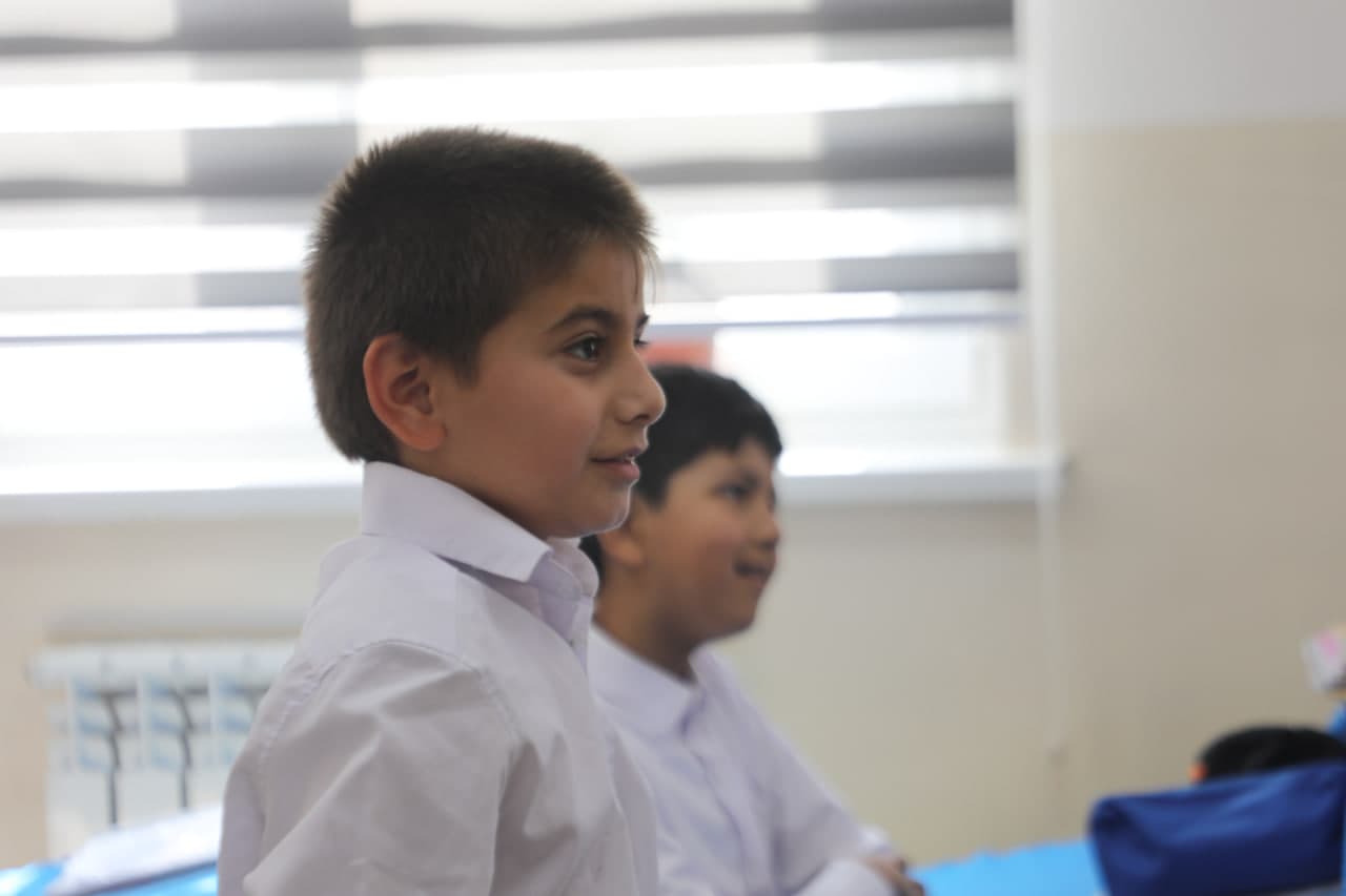 100-maktabda GRACE dasturi ijrosi o'rganildi