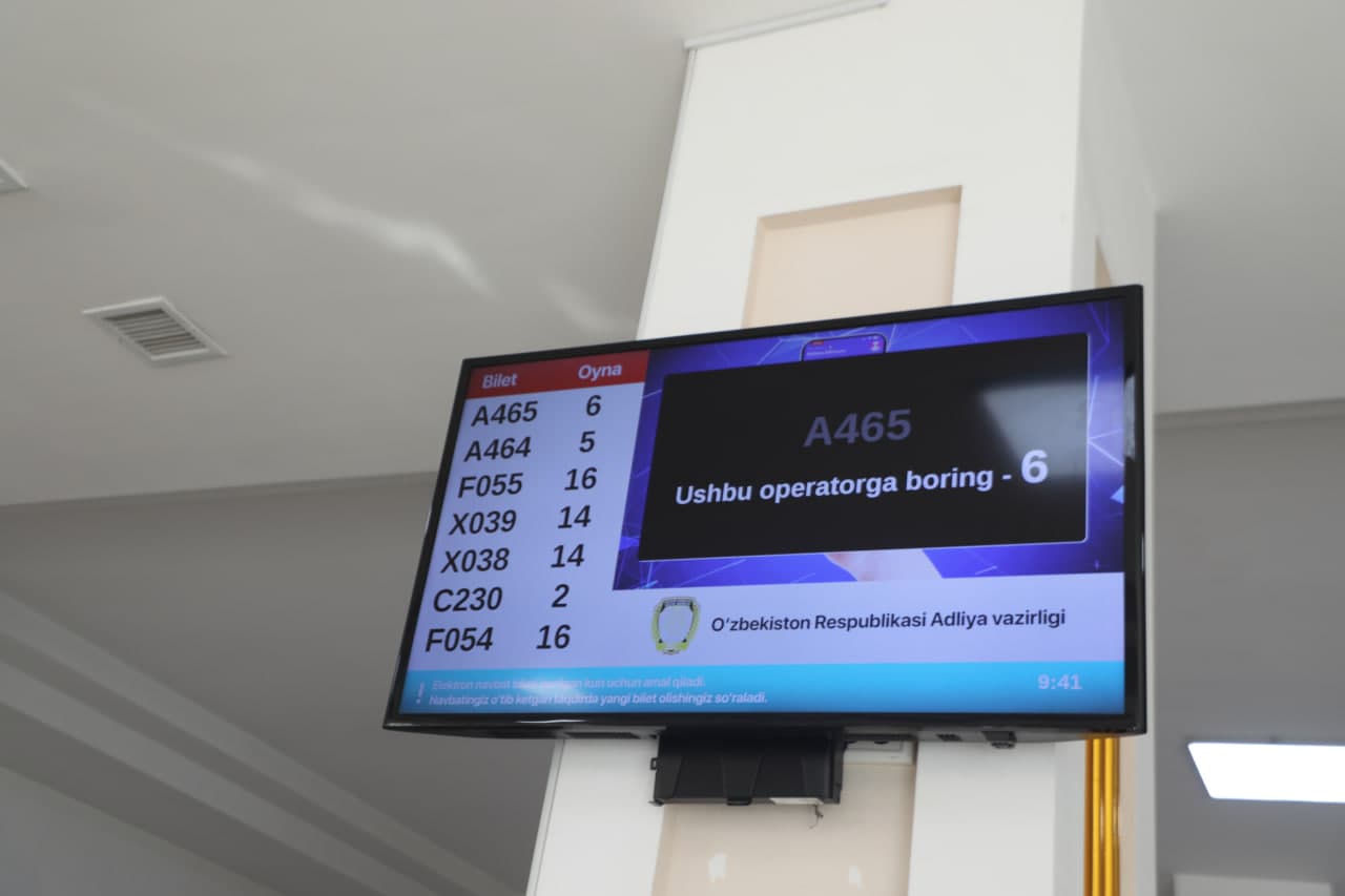 Korrupsiyaga qarshi kurashish agentligi direktori o'rinbosari boshchiligidagi ishchi guruh Davlat xizmatlari markaziga bordi