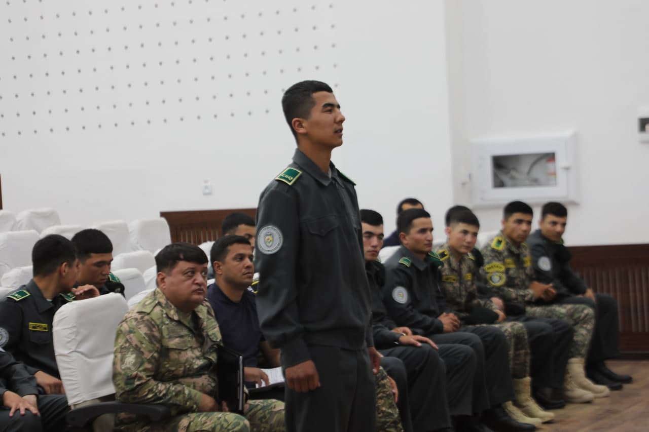 Muddatli harbiy xizmatni o'tab qaytgan yoshlar bilan uchrashuv o'tkazildi