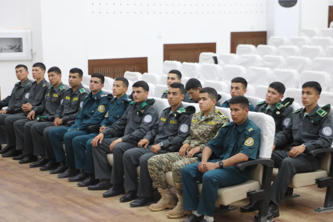 Muddatli harbiy xizmatni o'tab qaytgan yoshlar bilan uchrashuv o'tkazildi