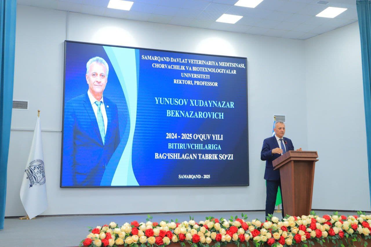 A ceremony for taking the Veterinary Oath was conducted.