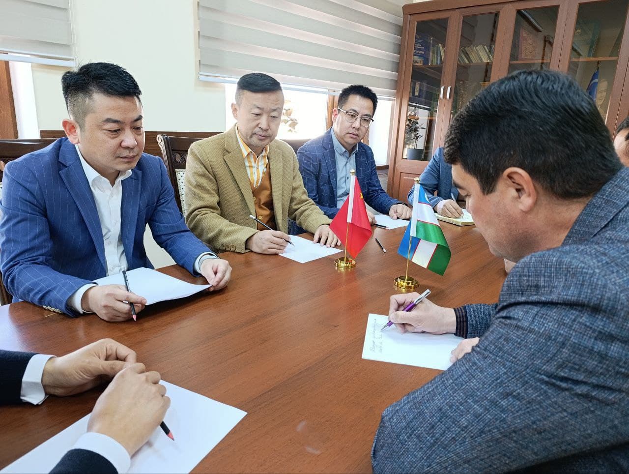 Хитойлик инвесторларнинг лойиҳалари кўриб чиқилди