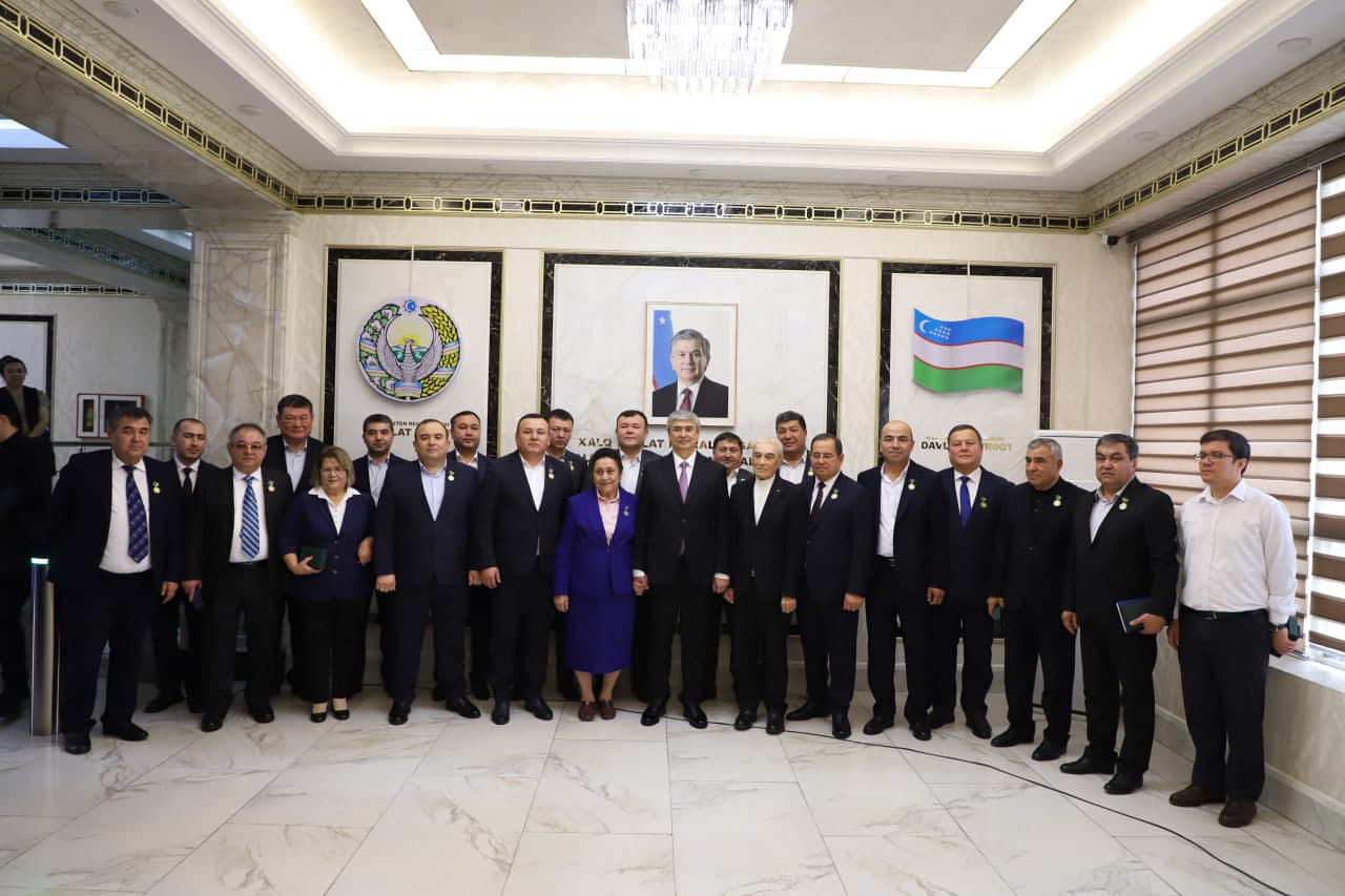 “Қишлоқ хўжалиги ходимлари куни” муносабати билан ветеринария ва чорвачилик соҳаси ривожига муносиб ҳисса қўшган мутахассисларнинг бир гуруҳи мукофотланди