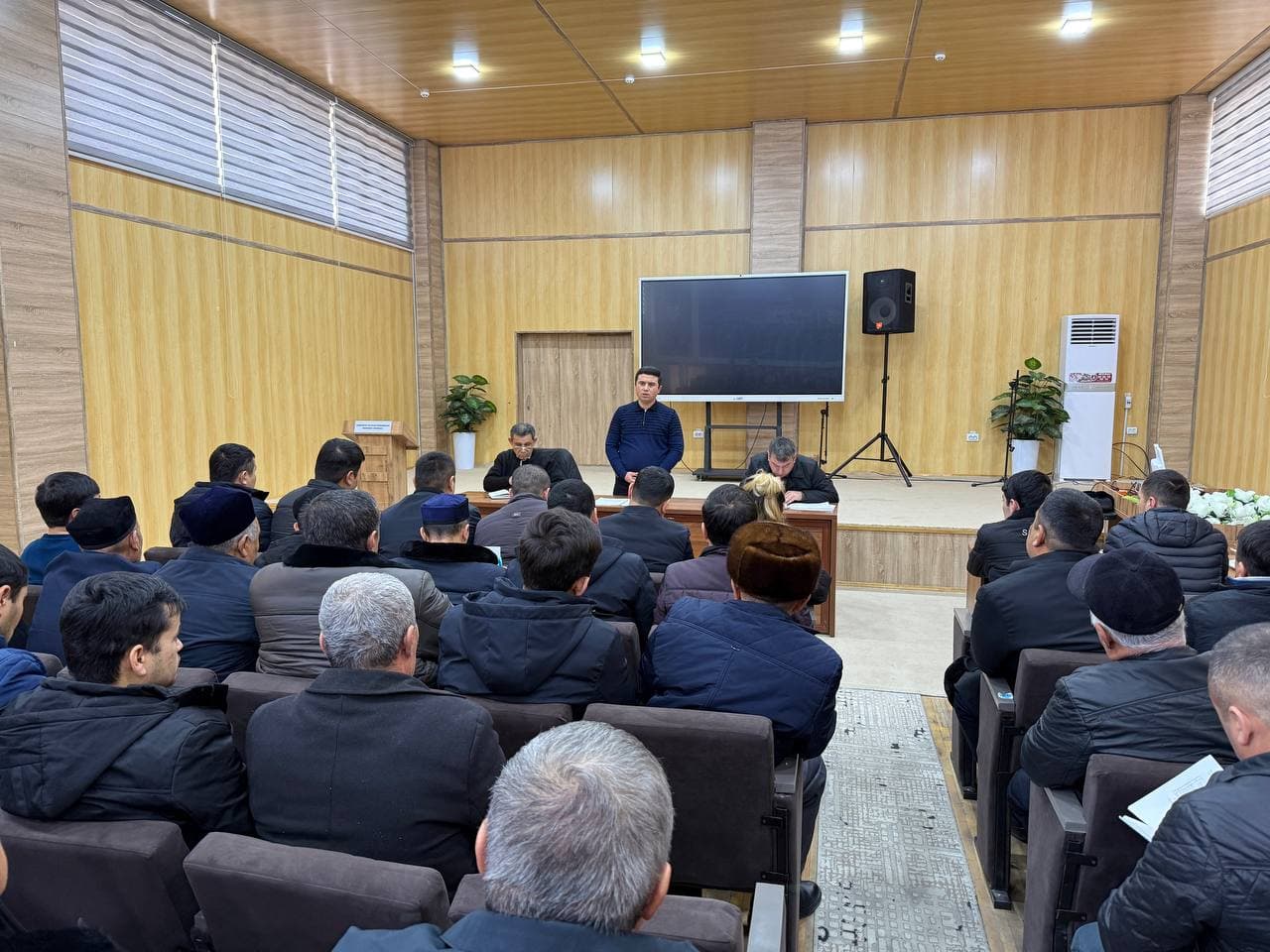 📌 Sirdaryo viloyati Veterinariya va chorvachilikni rivojlantirish boshqarmasida 2025-yilda erishilgan yutuqlar hamda aniqlangan kamchiliklar atroflicha tahlil qilindi va 2026-yilda amalga oshirilishi rejalashtirilgan loyiha va dasturlar muhokama qilindi.