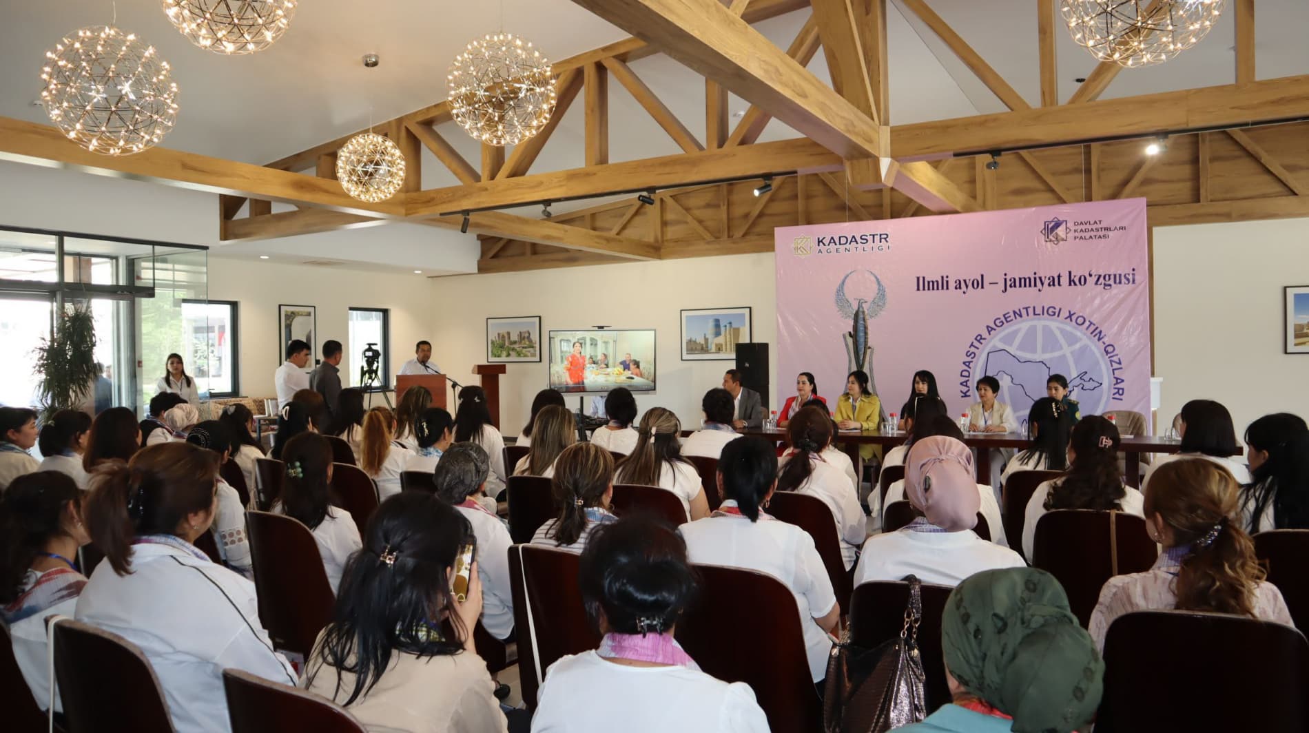 Qashqadaryoda "Ilmli ayol – jamiyat ko‘zgusi" mavzusida seminar va sayyor qabul o‘tkazildi