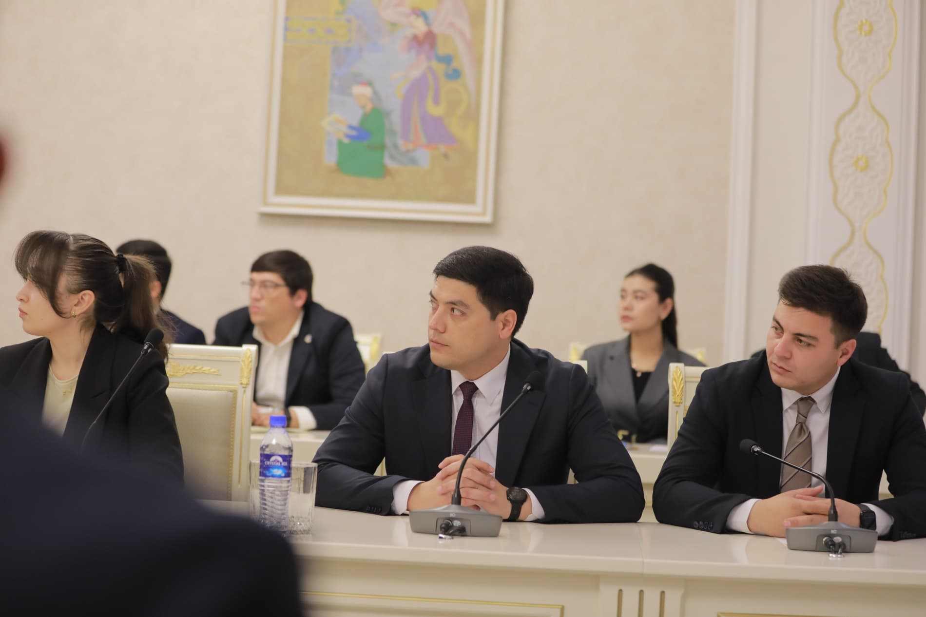 “Yangi O‘zbekistonning oltin fondi” mavzusida yoshlar masalalari bo‘yicha maslahatchilar – yoshlar yetakchilari bilan muloqot bo‘lib o‘tdi.