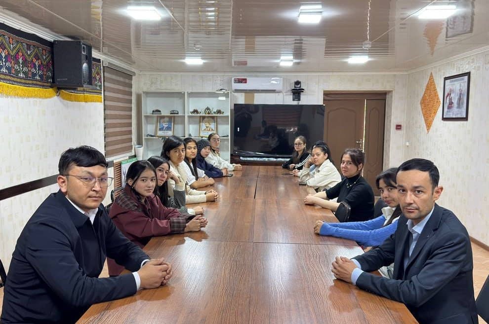 Hududlarda rahbar va yoshlar uchrashuvlari tashkil etildiHududlarda rahbar va yoshlar uchrashuvlari tashkil etildi Davlat rahbarining joriy yil 24-fevral kuni yoshlar bilan o‘tkazilgan ochiq muloqoti davomida belgilangan vazifalar ijrosini ta’minlash maq