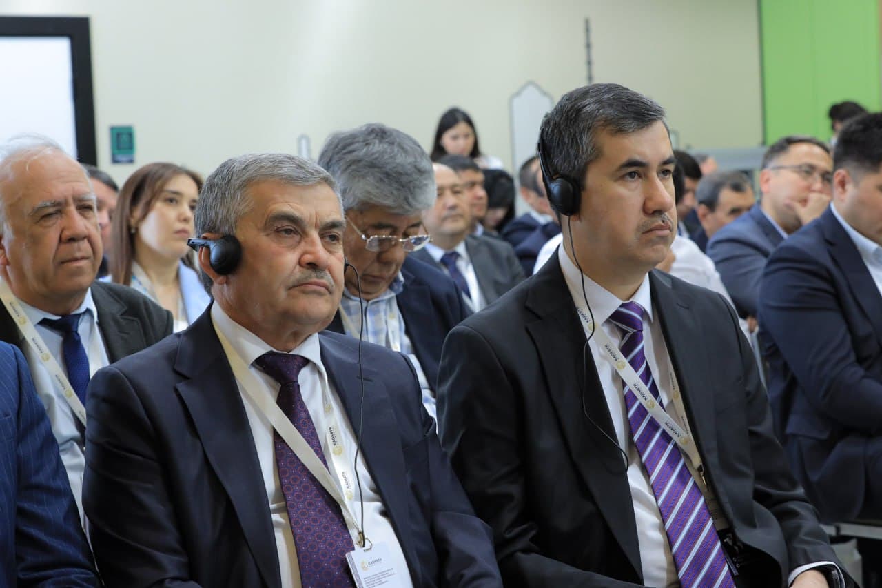 Ayni damda Toshkent shahridagi “Holiday Inn Tashkent City” mehmonxonasida “Markaziy Osiyoda yer munosabatlari va yer siyosati tarix nigohida (Temuriylar davridan shu kungacha)” mavzusida xalqaro ilmiy-amaliy konferensiya bo‘lib o‘tmoqda.