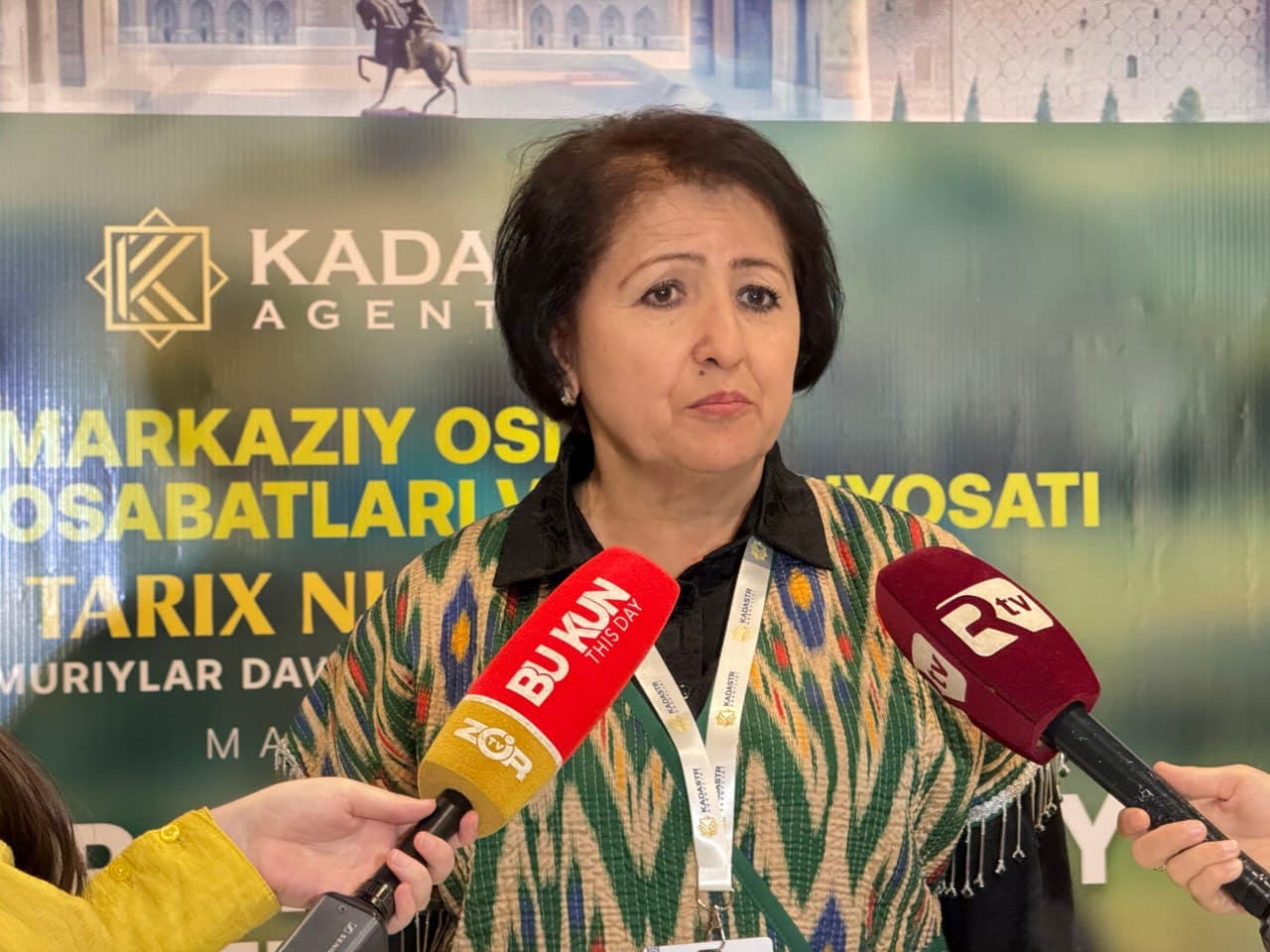 Ayni damda Toshkent shahridagi “Holiday Inn Tashkent City” mehmonxonasida “Markaziy Osiyoda yer munosabatlari va yer siyosati tarix nigohida (Temuriylar davridan shu kungacha)” mavzusida xalqaro ilmiy-amaliy konferensiya bo‘lib o‘tmoqda.