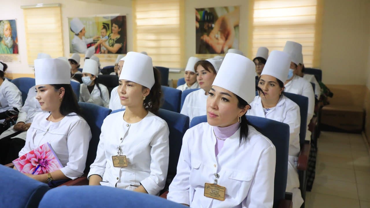 Rahbar va yoshlar uchrashuvi