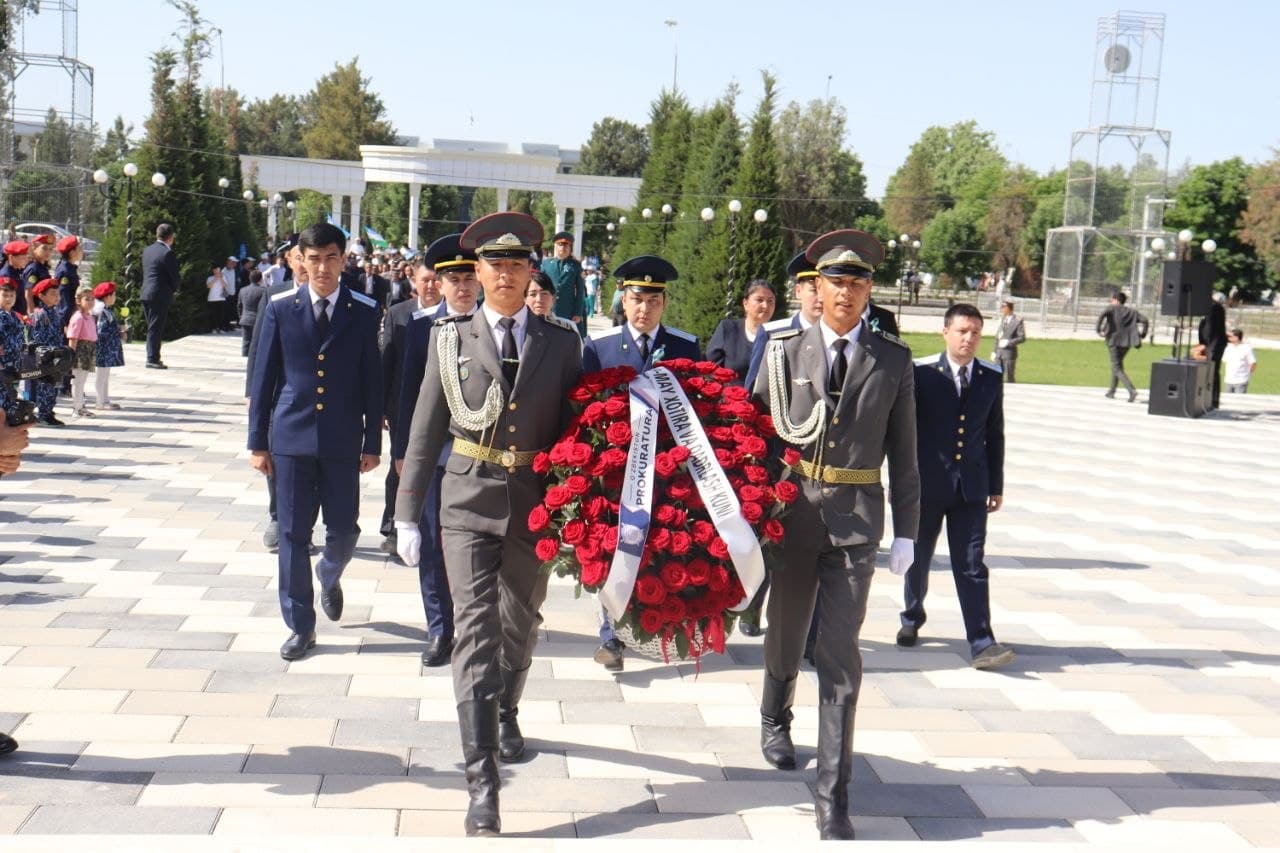 Bugun 9-may — "Xotira va qadrlash kuni" munosabati bilan Ishtixon tumanida erta tongdan o‘zgacha shukuh hukmron.