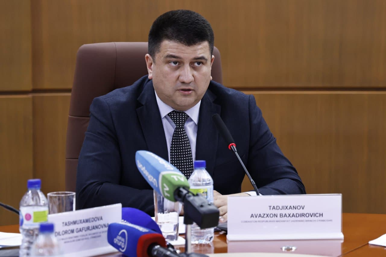 Сенат ҳузуридаги Ёшлар парламенти ташаббуси билан ташкил этилган давра суҳбатида маданият соҳасидаги тўгаракларга ёшларни жалб этишнинг долзарб масалалари муҳокама қилинди