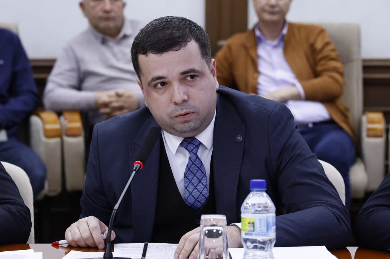 Сенат ҳузуридаги Ёшлар парламенти ташаббуси билан ташкил этилган давра суҳбатида маданият соҳасидаги тўгаракларга ёшларни жалб этишнинг долзарб масалалари муҳокама қилинди