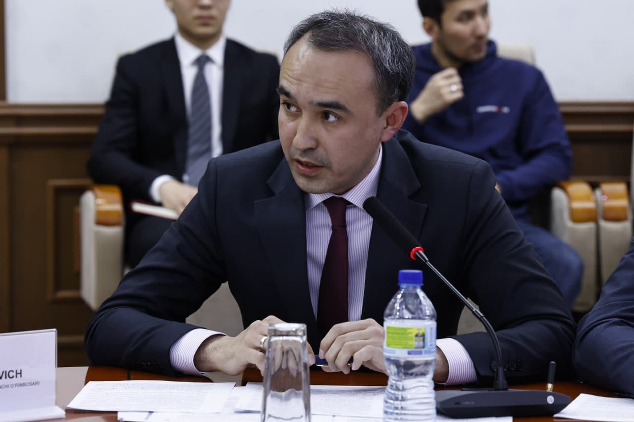 Сенат ҳузуридаги Ёшлар парламенти ташаббуси билан ташкил этилган давра суҳбатида маданият соҳасидаги тўгаракларга ёшларни жалб этишнинг долзарб масалалари муҳокама қилинди