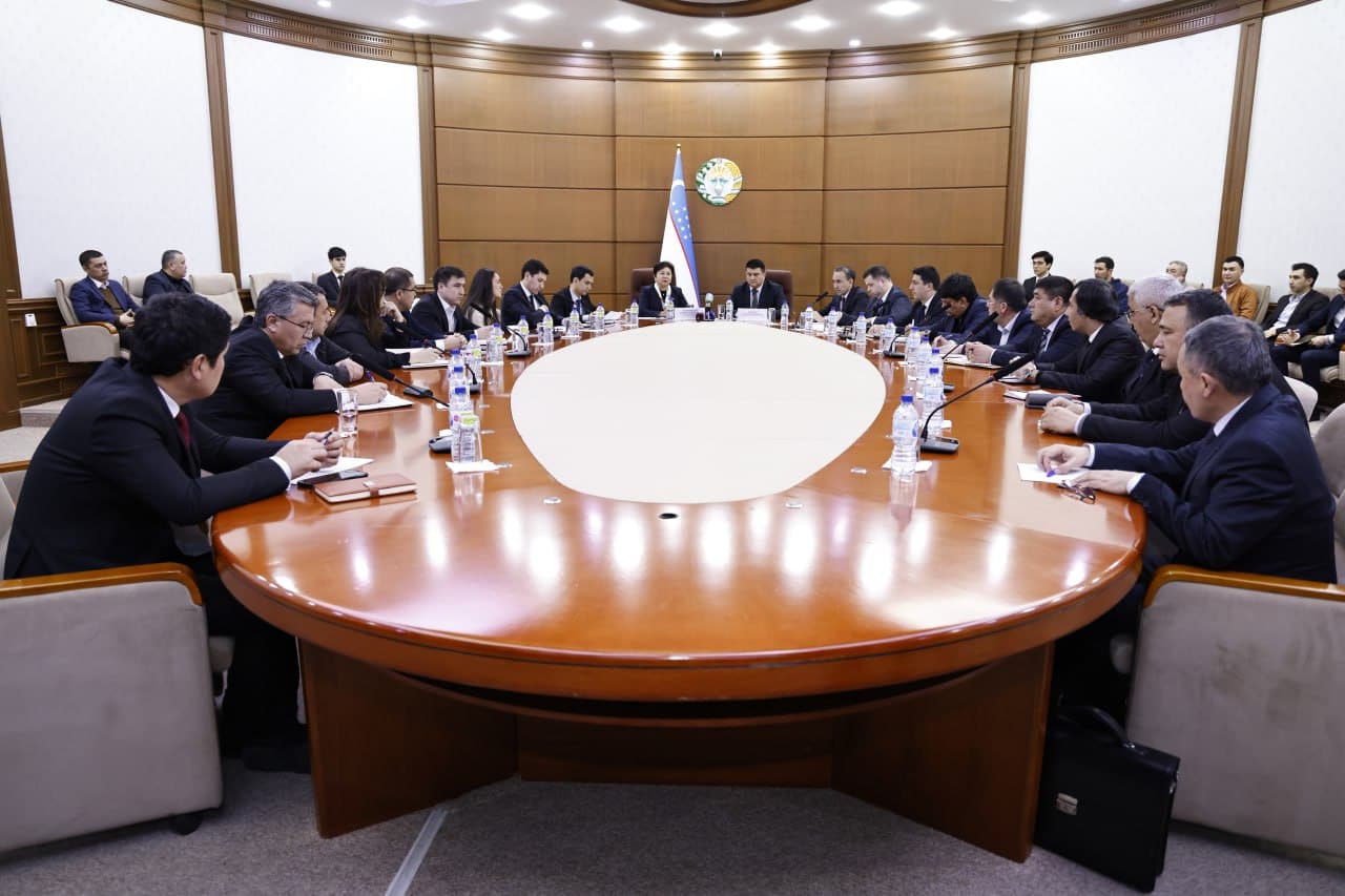 Сенат ҳузуридаги Ёшлар парламенти ташаббуси билан ташкил этилган давра суҳбатида маданият соҳасидаги тўгаракларга ёшларни жалб этишнинг долзарб масалалари муҳокама қилинди