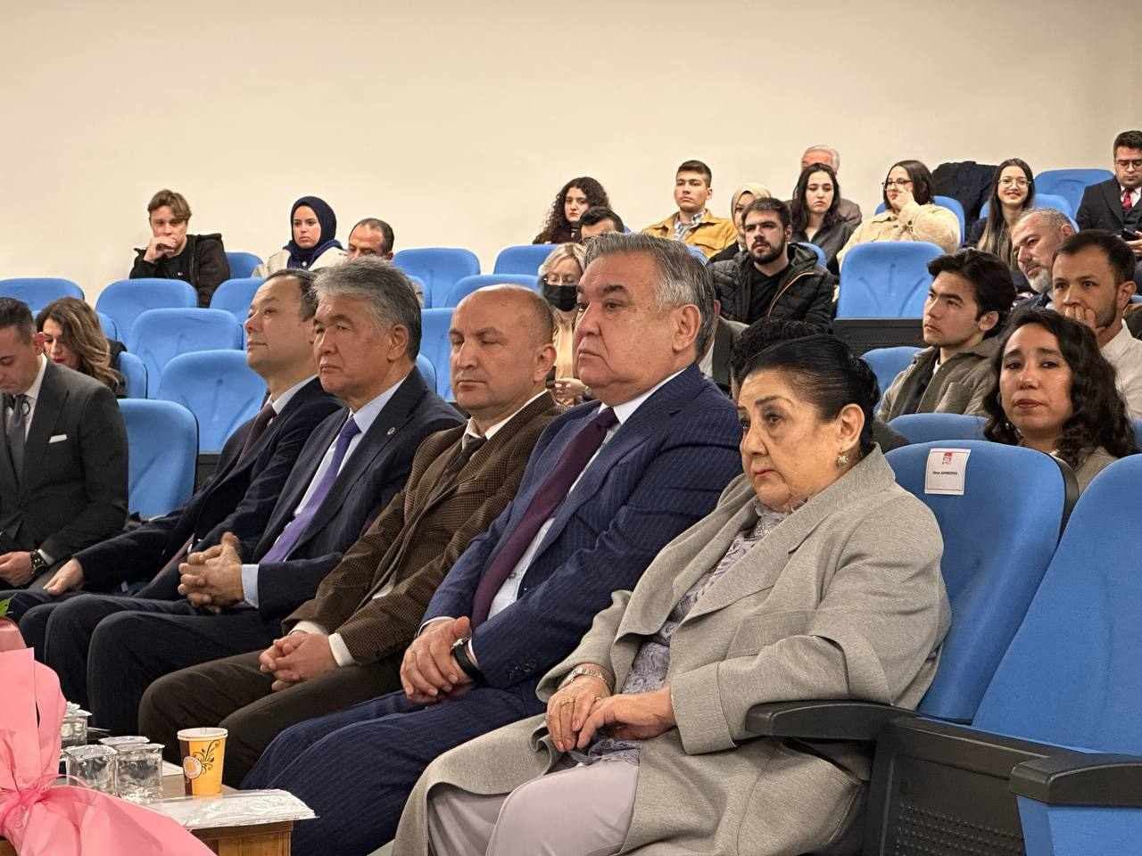 Туркияда “Осмон тўла юлдузлар” китобининг тақдимоти бўлиб ўтмоқда