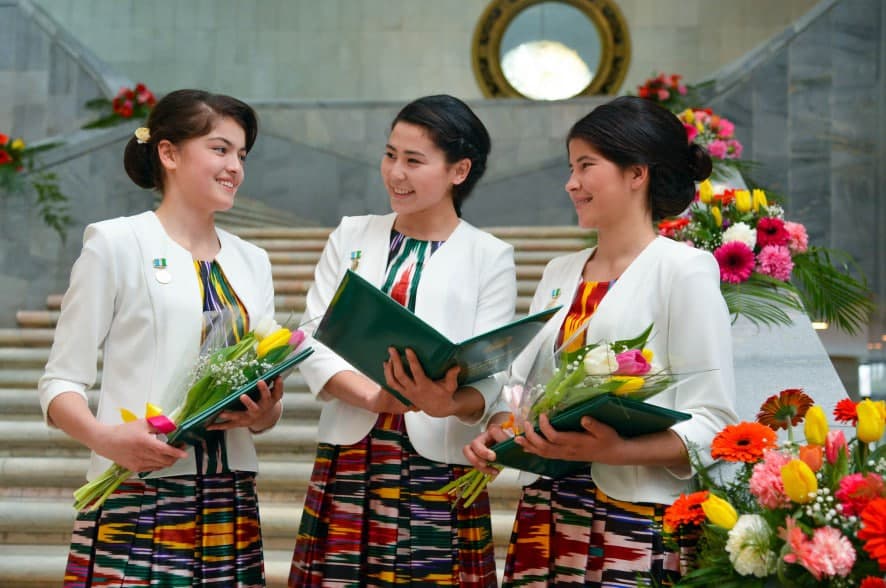 Madaniyat vazirligi tasarrufidagi muassasalarida faoliyat olib borayotgan madaniyat xodimlari, o‘qituvchilar hamda ta’lim olayotgan o‘quvchi-talabalar Zulfiya nomidagi Davlat mukofoti bilan taqdirlandi