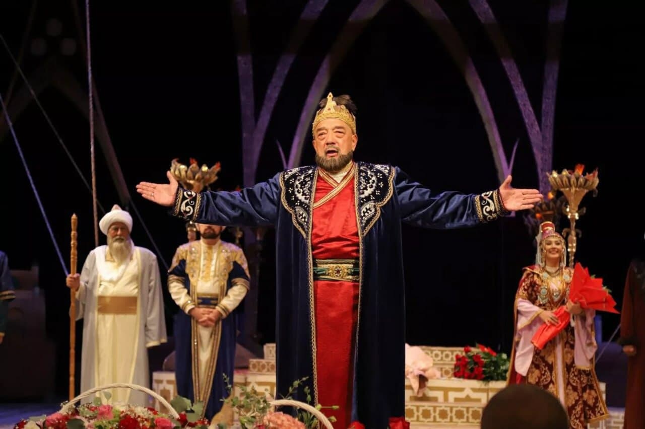 Olimpiya va jahon chempionlari - Bahodir Jalolov, Isroil Madrimov, Hasanboy Do‘smatov teatrda