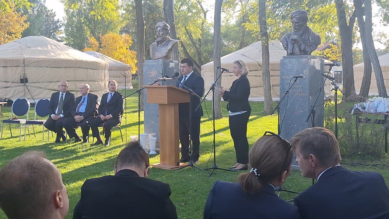 Vengriyada Alisher Navoiyga bag‘ishlab o‘rnatilgan byustning ochilish marosimi bo‘lib o‘tdi