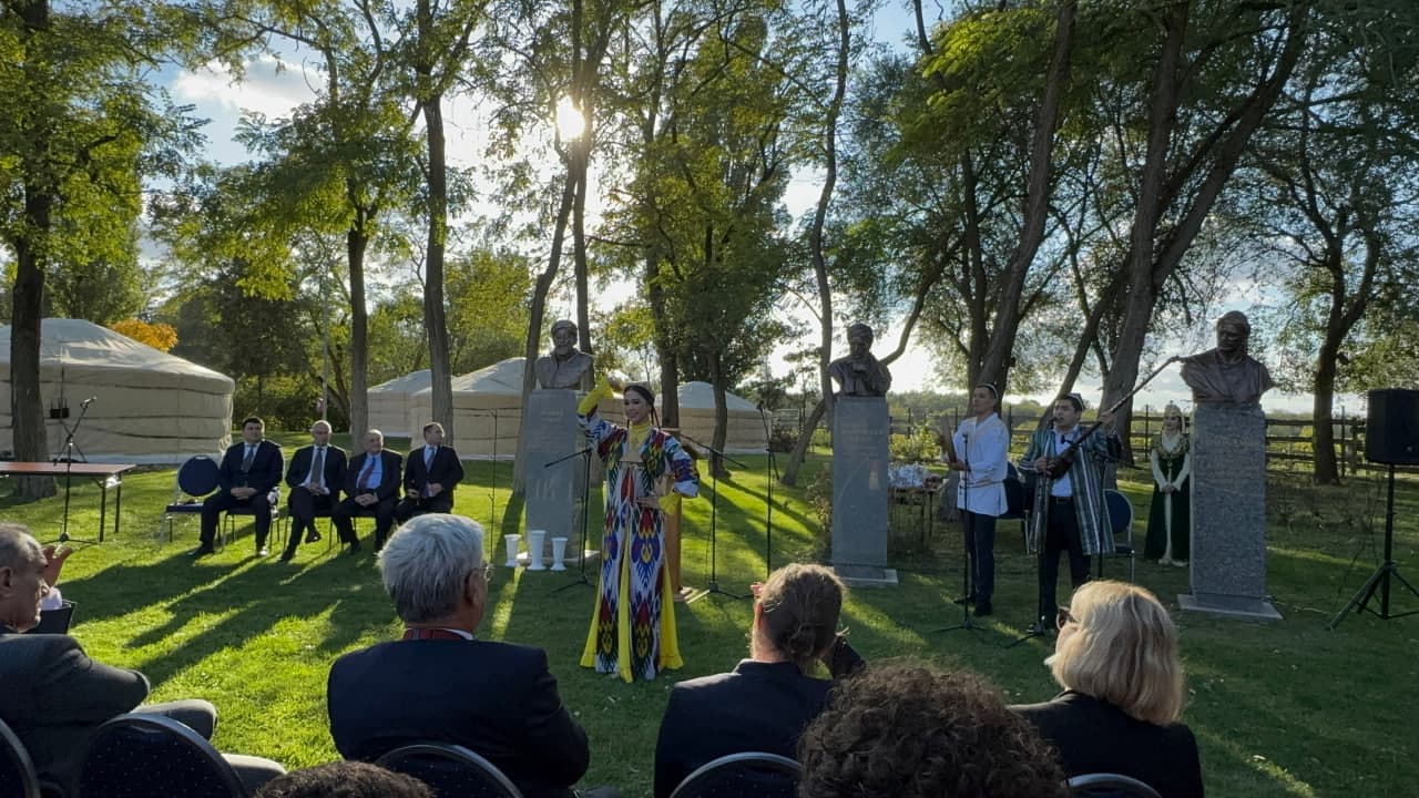 Vengriyada Alisher Navoiyga bag‘ishlab o‘rnatilgan byustning ochilish marosimi bo‘lib o‘tdi