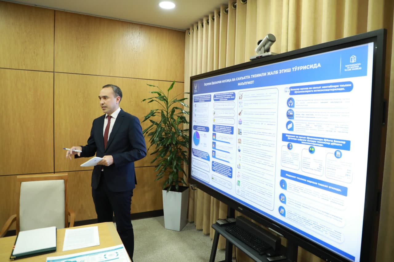 Madaniyat vaziri Ozodbek Nazarbekov ta'lim sohasidagi taqdimot bilan tanishdi